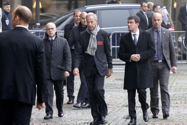 Manuel Valls à l'hommage à Christophe de Margerie qui a été rendu au sein de l'église Saint-Sulpice à Paris