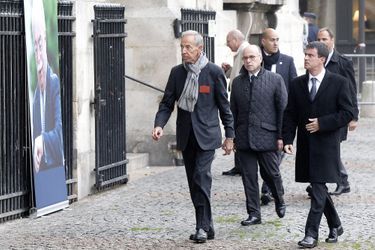 Manuel Valls à l'hommage à Christophe de Margerie qui a été rendu au sein de l'église Saint-Sulpice à Paris