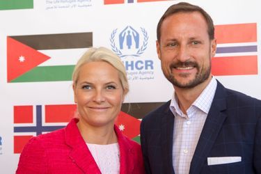 Mette-Marit et Haakon de Norvège visitent le centre d&#039;enregistrement du HCR de Khalda, le 22 octobre 2014