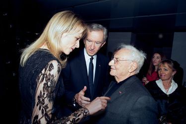 Delphine et Bernard Arnault avec Frank Gehry, l’architecte de la Fondation Louis Vuitton.