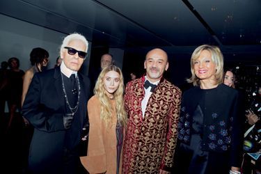 Karl Lagerfeld, la styliste Ashley Olsen, Christian  Louboutin, qui a créé pour « Une célébration du Monogram »  un Caddie, et Hélène Mercier-Arnault.    