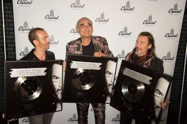 Calogero, Pascal Nègre et Florent Pagny recoivent le disque de diamant pour l&#039;album &quot;Vieillir avec toi&quot; à Paris le 1er octobre 2014