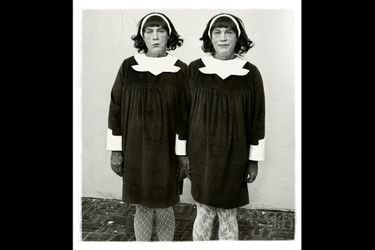 D'après "Identical Twins" de Diane Arbus, 1967