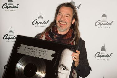 Florent Pagny reçoit son disque de diamant au Titty Twister de Paris le 1er octobre 2014
