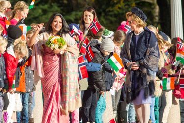 Harald V de Norvège, la reine Sonja, le prince Haakon et Mette-Marit reçoivent le président indien Pranab Mukherjee et sa fille à Oslo, le 13 oc...