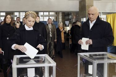 L'ex-Premier ministre et et son mari Oleksander ont voté à Dnipropetrovsk.