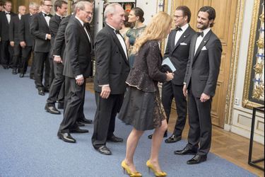 La famille royale de Suède en tenue de soirée pour le souper offert aux membres du Parlement à Stockholm, le 22 octobre 2014