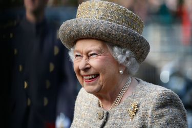La reine Elizabeth II inaugure le Flanders Fields Memorial Garden à Londres, le 6 novembre 2014