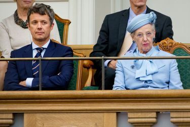 La reine Margrethe II et le prince Frederik de Danemark au Parlement à Copenhague, le 7 octobre 2014