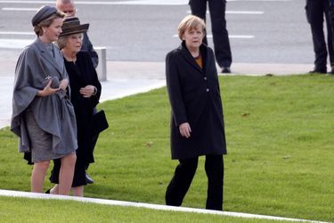 La reine Mathilde de Belgique, la princesse Beatrix des Pays-Bas et  Angela Merkel à Nieuwpoort, le 28 octobre 2014