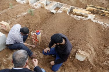 Les funérailles des quatre combattantes kurdes ont eu lieu à Suruc, en Turquie