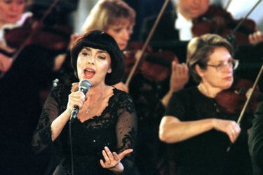 Mireille Mathieu au Vatican, le 19 décembre 1997