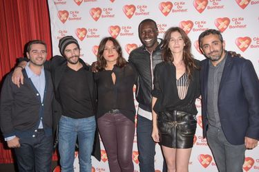 Tahar Rahim, Izia Higelin, Omar Sy, Charlotte Gainsbourg accompagnés des réalisateurs Eric Toledano et Olivier Nakache à Paris le 14 octobre 2014