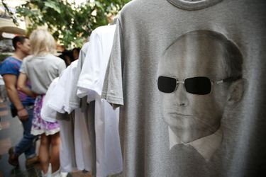 Vladimir Poutine sur des t-shirts, en pleine crise dans l&#039;est ukrainien, en août 2014