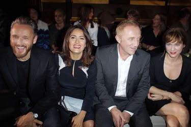 Alasdhair Willis, Salma Hayek, François-Henri Pinault et Marie-Josée Croze au défilé de Stella McCartney à Paris, le 29 septembre 2014.