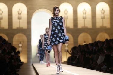 Cara Delevingne au défilé Fendi au cours de la Fashion week de Milan