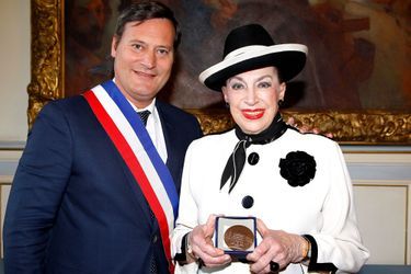 Geneviève de Fontenay et le maire Eric Berdoati, à Saint-Cloud, le 23 septembre 2014.