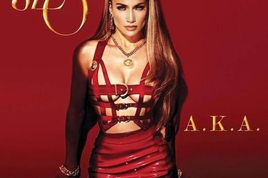 Jennifer Lopez pose pour la pochette de son dernier album, A.K.A