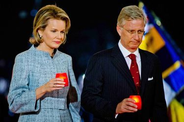 Le roi Philippe de Belgique et la reine Mathilde rendent hommage aux morts de la Grande Guerre à Ploegsteert, le 17 octobre 2014