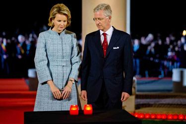 Le roi Philippe de Belgique et la reine Mathilde rendent hommage aux morts de la Grande Guerre à Ploegsteert, le 17 octobre 2014