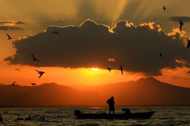 Le soleil se lève sur la côte Pacifique du Costa Rica