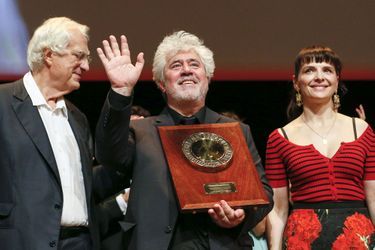 Pablo Almodovar récompensé du Prix Lumière 2014 à Lyon, avec Bertrand Tavernier et Juliette Binoche