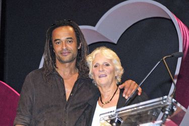 Yannick Noah et sa mère Marie-Claire à Paris, le 19 mai 2006.