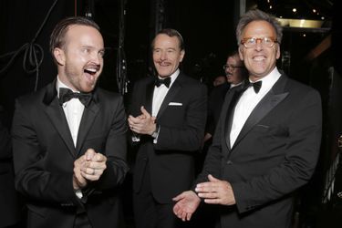 Aaron Paul, Bryan Cranston et Mark Johnson aux 66e Emmy Awards le 25 août 2014