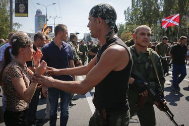 Défilé militaire des rebelles pro-russes