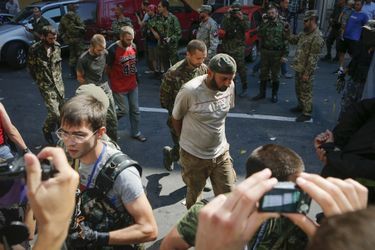 Défilé militaire des rebelles pro-russes