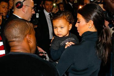 Kanye West, Kim Kardashian et leur petite North West au défilé Balenciaga Printemps/Eté 2015 à Paris, le 24 septembre 2014.