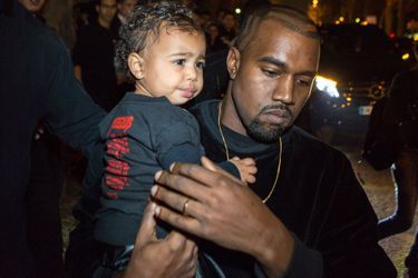 Kanye West, Kim Kardashian et leur petite North West au défilé Balenciaga Printemps/Eté 2015 à Paris, le 24 septembre 2014.