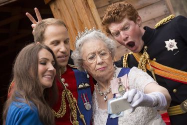 Kate, le prince William, la reine Elizabeth II et le prince Harry