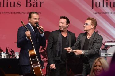 Sur scène avec Bono