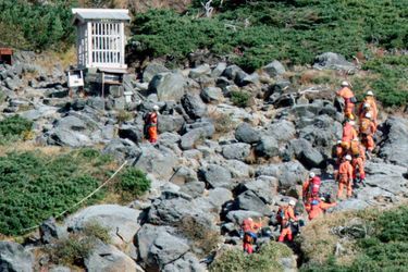 Mont Ontake : 48 morts et encore 71 disparus  - A la recherche des corps 
