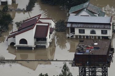 Des maisons sous les eaux à Srinagar, Cachemire indien