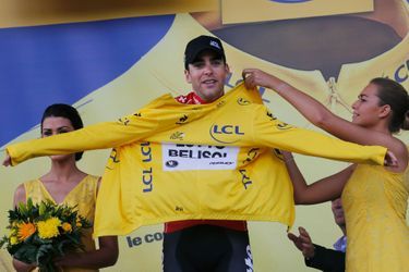 Premier maillot jaune français sur le Tour depuis Thomas Voeckler en 2011, Tony Gallopin a aussi remporté la onzième étape entre Besançon et Oyonnax, mercredi 16 juillet. A l'aise sur tous les terrains, mais malade dans l'étape du lendemain entre Bourg-en-Bresse et St-Etienne, il a reculé à la 20ème place du classement. Il va maintenant reprendre son rôle d'équipier.