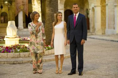 Royal Blog - Espagne - Letizia et Sofia, les reines rayonnent autour du roi 