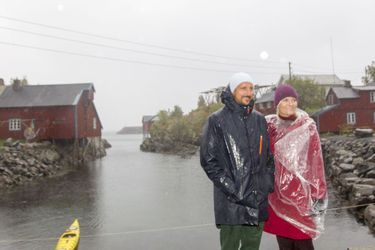 Norvège  - Mette-Marit et Haakon, sous la pluie mais souriants
