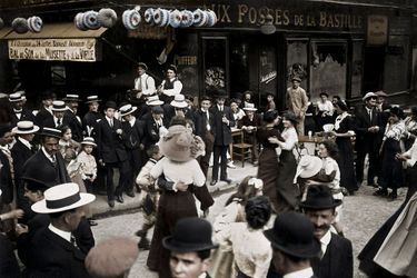 Jour de fête nationale en 1914. La plupart des femmes dansent déjà entre elles. Demain, les hommes ne seront plus là.