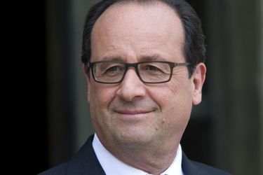 Les nouvelles lunettes Lindberg de François Hollande lui valent une grogne des créateurs français, vexés de ce choix d’un fabricant haut de gamme… danois. Paris Match s&#039;est demandé si d&#039;autres femmes et hommes politiques avaient fait le choix du «made in France». 