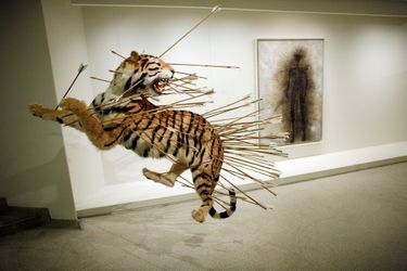  "Inopportune: Stage Two" de Cai Guo-Qiang