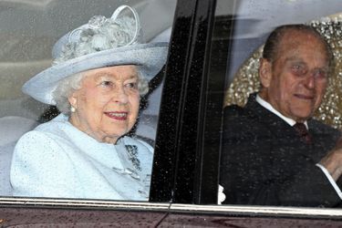 La reine Elizabeth et son mari Philip arrivant à la chapelle St George