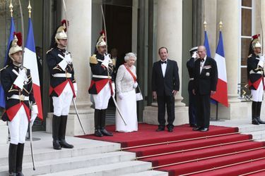 La reine et François Hollande