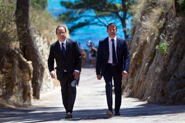 Hollande et Valls, au soleil... et au travail