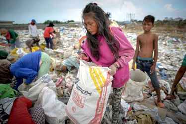 Au coeur d'une décharge aux Philippines  - Journée mondiale de l'environnement 