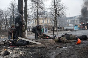 Le sang des martyrs ne sera pas versé pour rien: horrifié par le massacre, le Parlement ukrainien basculera en faveur des manifestants à la fin de la journée.
