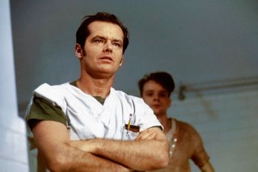 L&#039;année 1976 est décidément un virage important pour Jack Nicholson. Grâce à Milos Forman, l&#039;acteur décroche un rôle dans «Vol au-dessus d&#039;un nid de coucou», où l&#039;histoire d&#039;une rébellion dans un hôpital psychiatrique. Le long-métrage remportera un succès commercial immense, près de 5 millions d&#039;entrées en France, mais aussi une pluie de récompenses dont 4 Oscars: Meilleur film, Meilleur réalisateur, Meilleur acteur pour Nicholson et Meilleure actrice pour Louise Fletcher.  