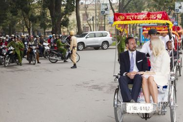 En images - Mette-Marit et Haakon, en amoureux au Vietnam 