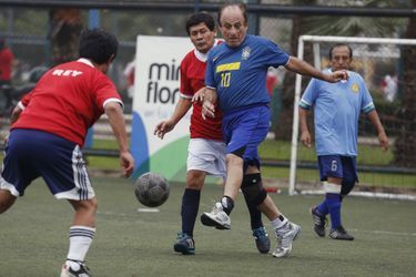 Les footballeurs seniors de Miraflores - Au Pérou